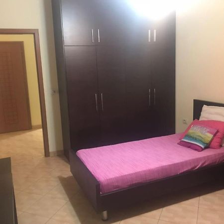 Lovely 2 Bedroom Apartment Тирана Екстериор снимка