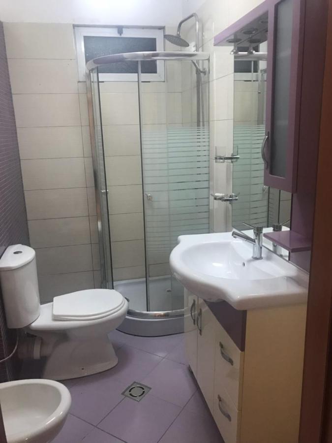 Lovely 2 Bedroom Apartment Тирана Екстериор снимка