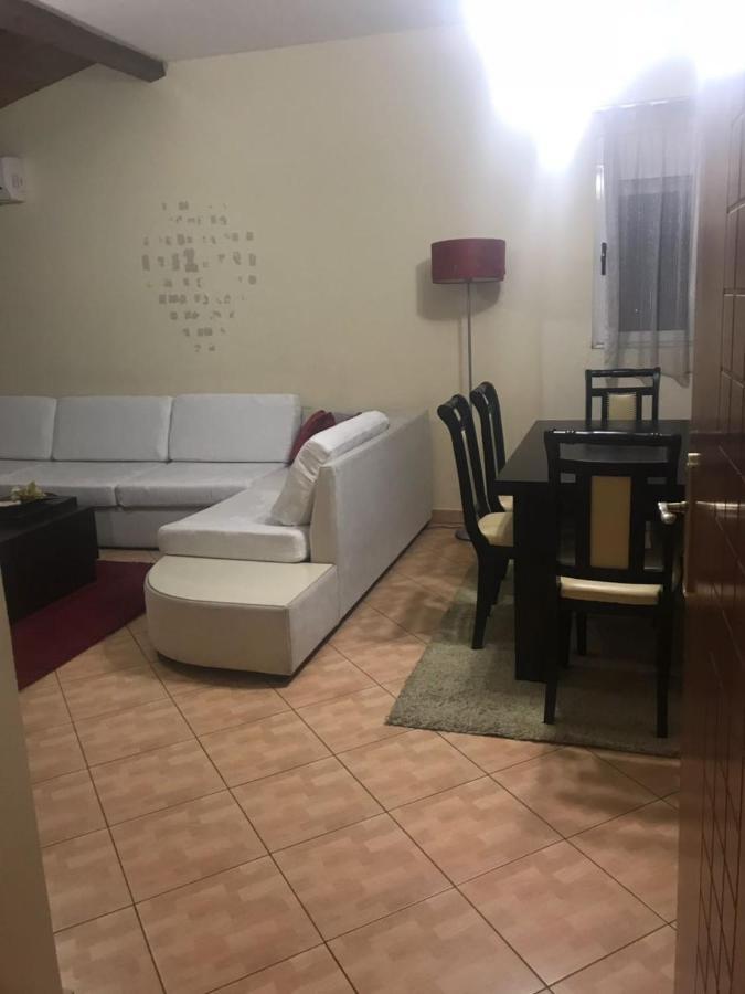 Lovely 2 Bedroom Apartment Тирана Екстериор снимка