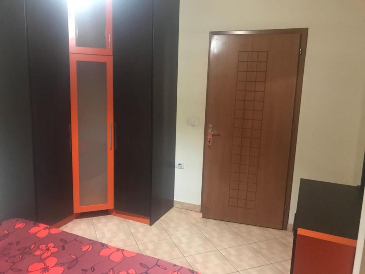 Lovely 2 Bedroom Apartment Тирана Екстериор снимка