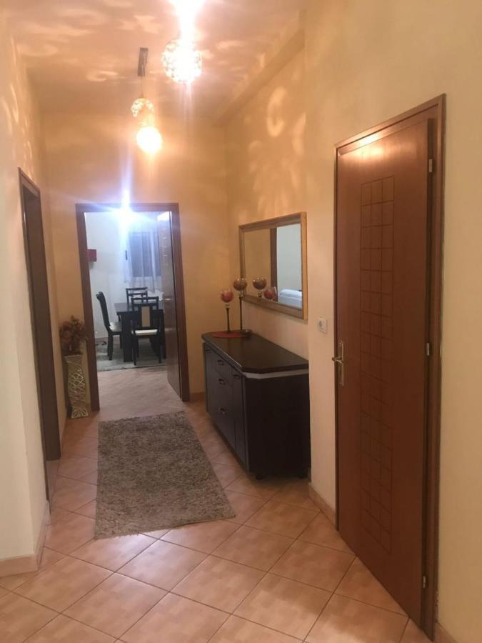 Lovely 2 Bedroom Apartment Тирана Екстериор снимка