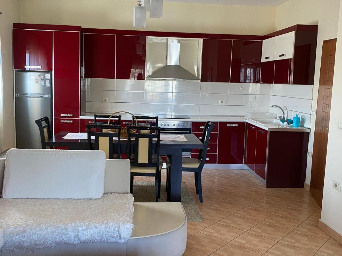 Lovely 2 Bedroom Apartment Тирана Екстериор снимка