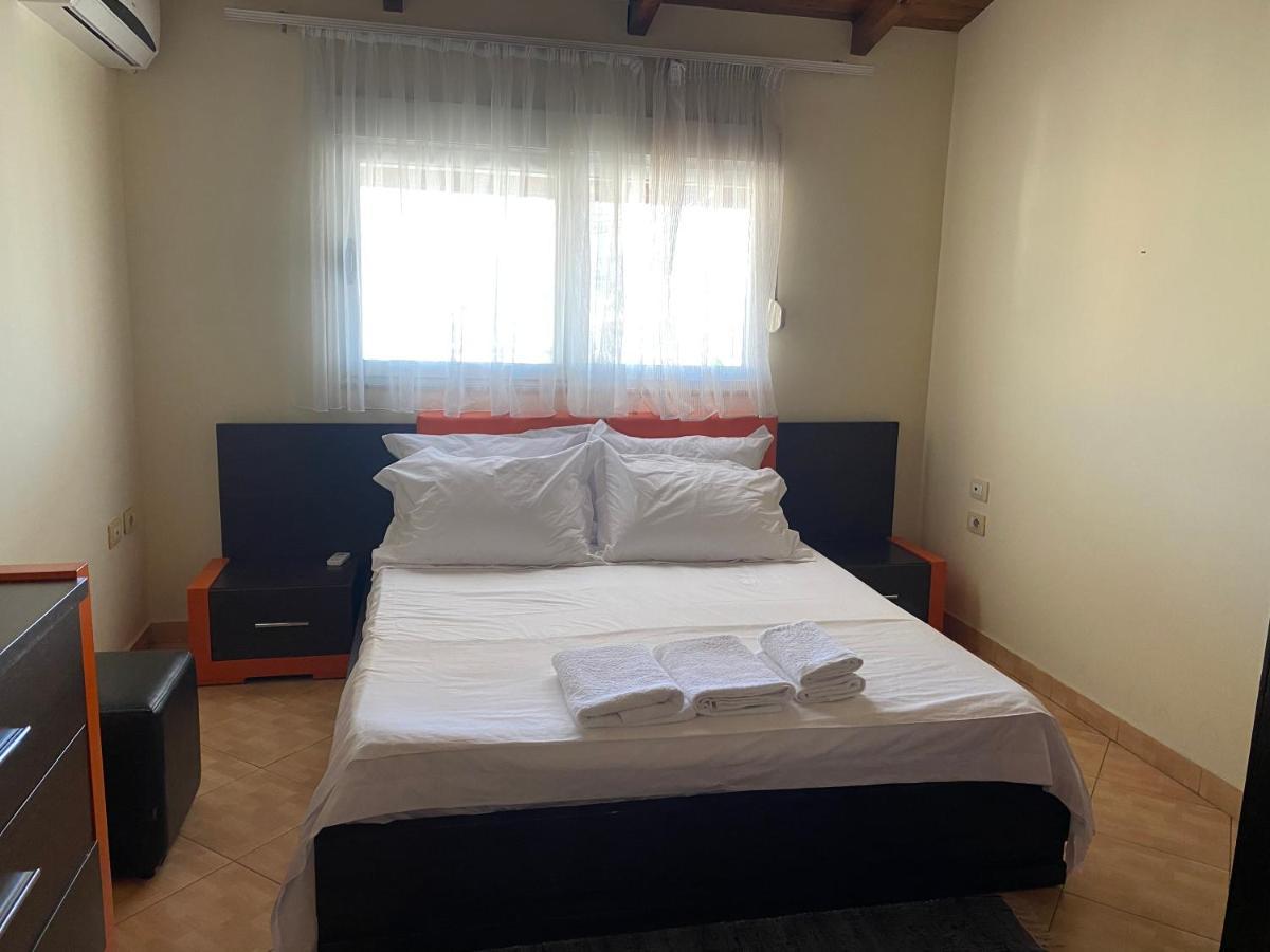 Lovely 2 Bedroom Apartment Тирана Екстериор снимка