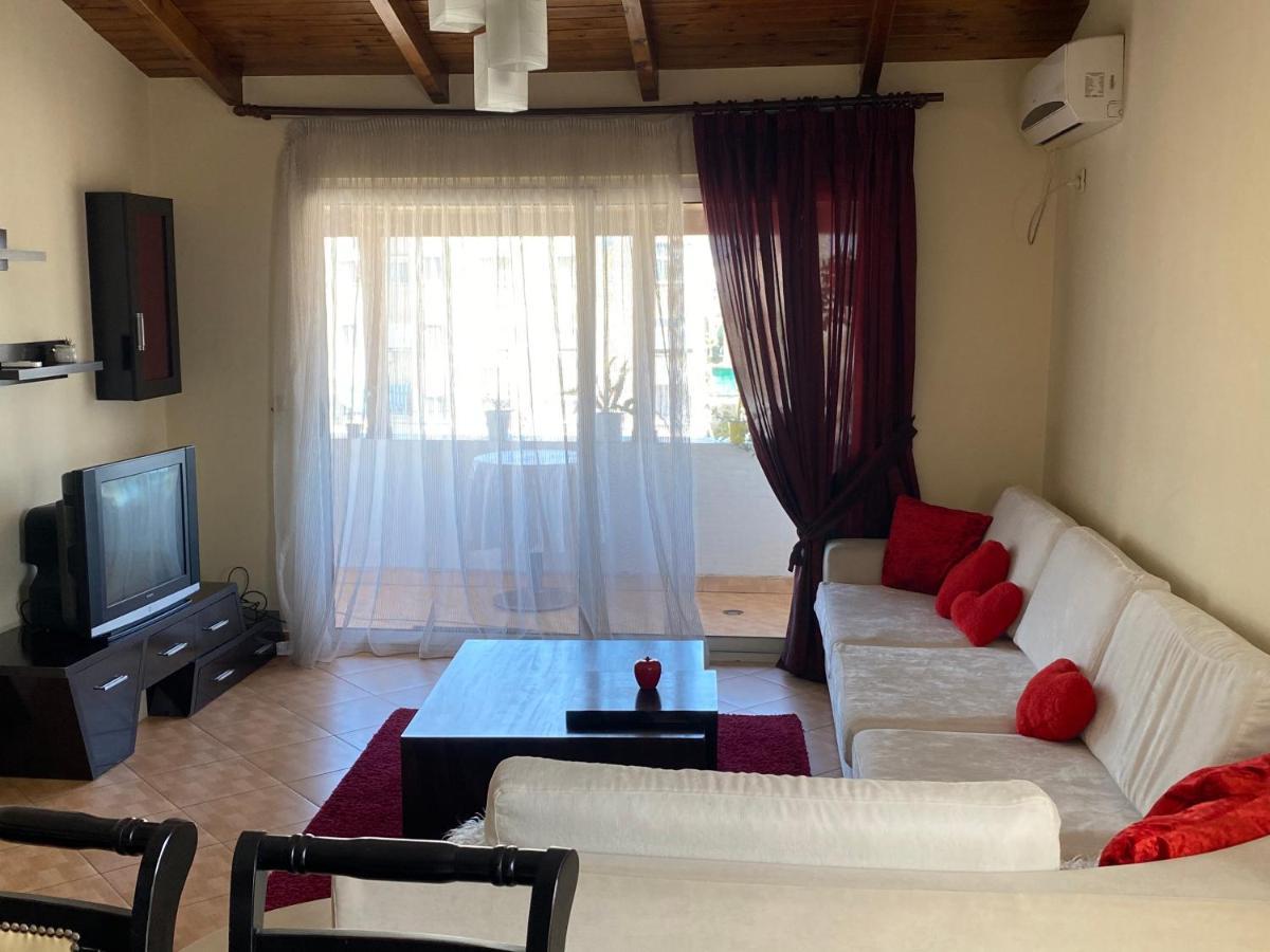 Lovely 2 Bedroom Apartment Тирана Екстериор снимка